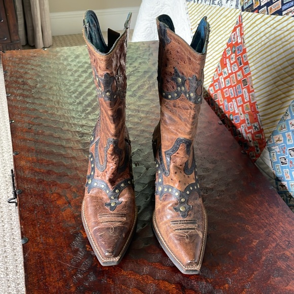 Ariat pair of cowgirl boots!! - Picture 2 of 7